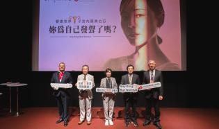 Bayer Taiwan's MD taking group photo with the invited speakers